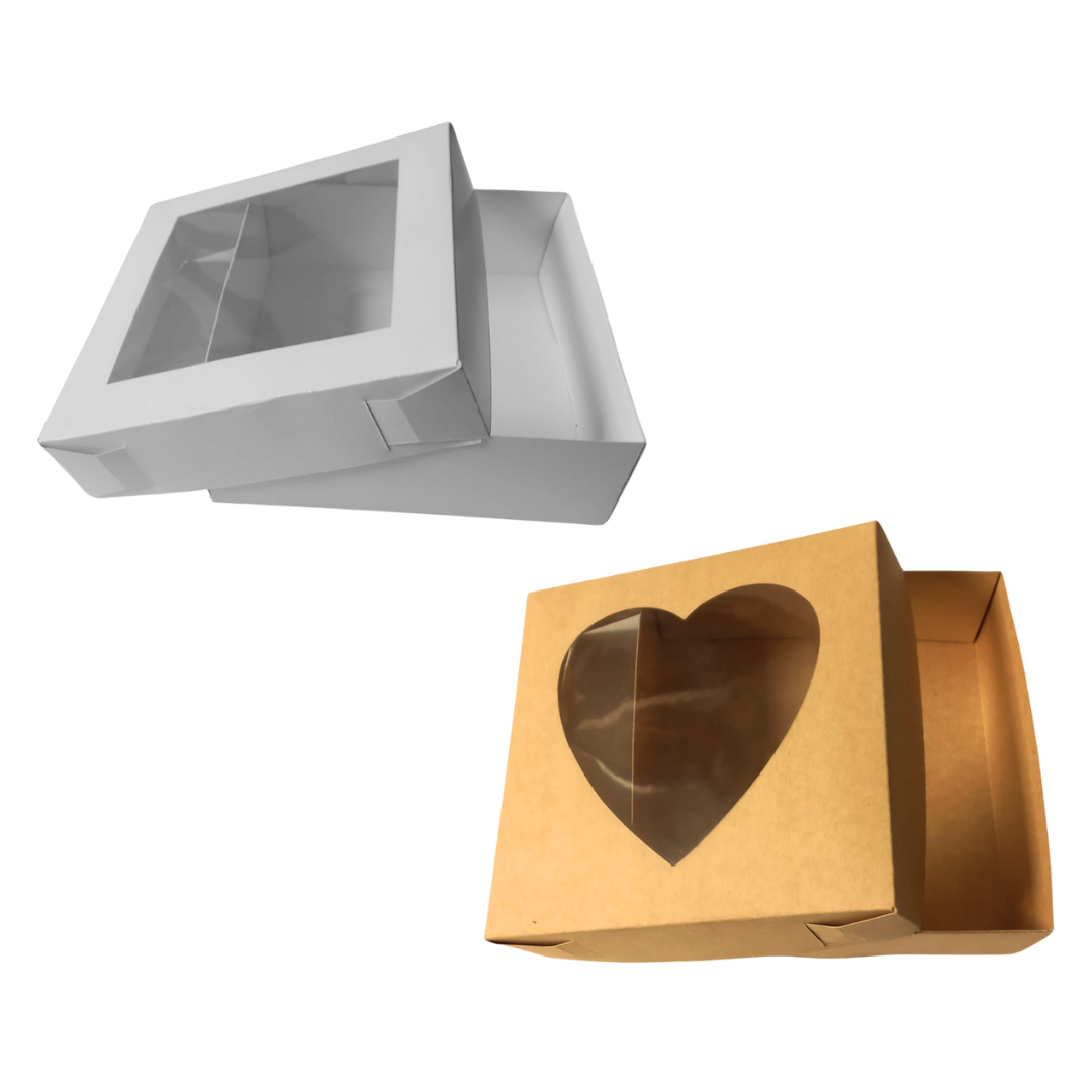 caja kraft con ventana de corazón para regalos 20 x 20 x 7 cm. 50 Pzs.